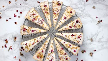 Alles Over Love Cake De Zoete Kruidige Lekkernij Uit Sri Lanka Culy Nl