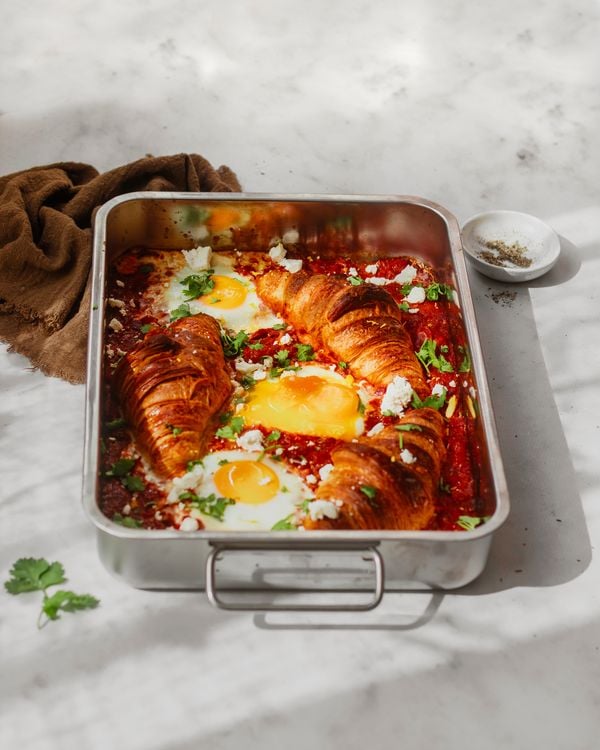 Croissant shakshuka uit de oven