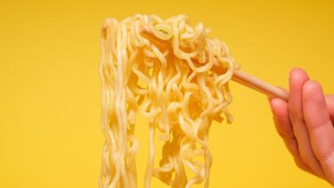 instant noodles in melk gekookt