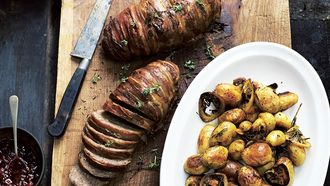 Scandinavisch gehaktbrood met gebakken krieltjes