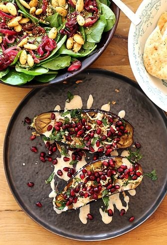 geroosterde aubergines met yoghurt & granaatappelpitjes