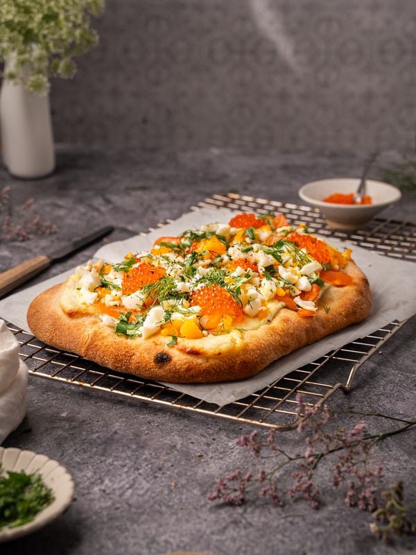 Pinsa met koolrabi, zalm en ei (lenterecept)