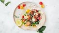 Wraps met kipgehakt | Wraps in Griekse stijl met kruidige kipgehaktballetjes en tzatziki