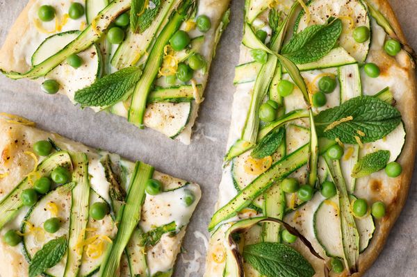 light spring pizza with green asparagus