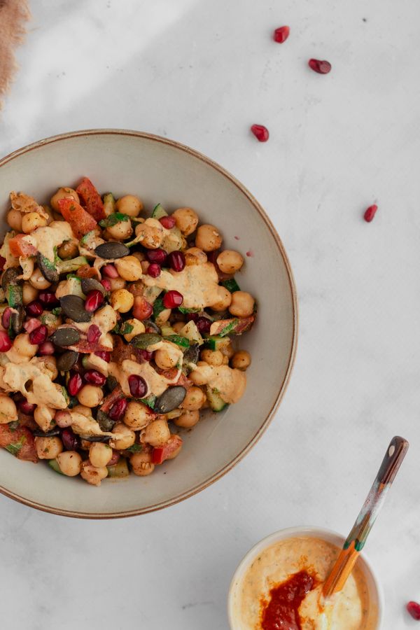 Lekkere kikkererwtensalade met harissadressing