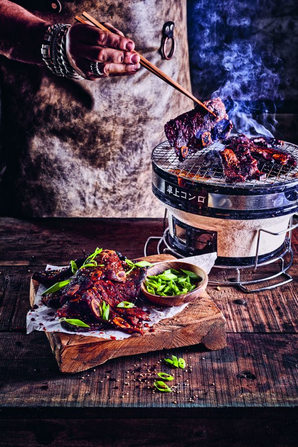 Koreaanse galbi style short ribs op barbecue grill