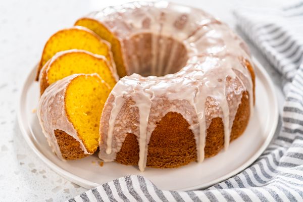 glazuur maken van poedersuiker op tulband cake