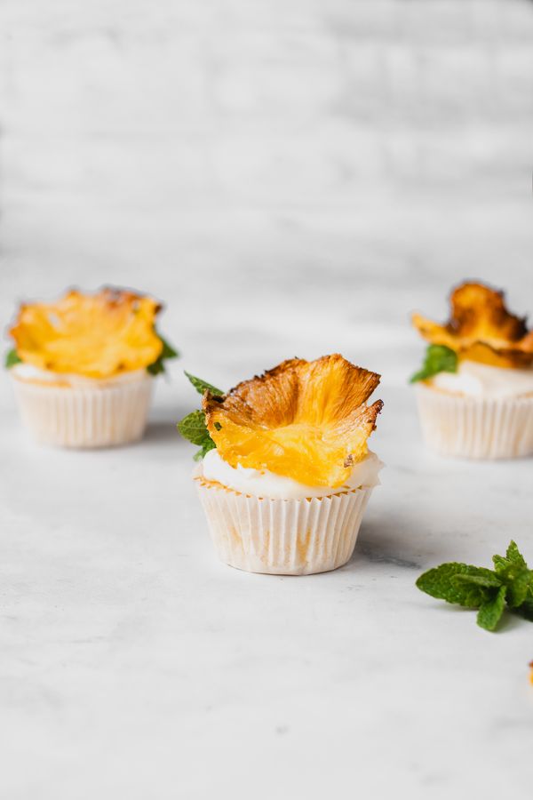 Ananascupcakes ananasbloemen kokoscupcakes cupcakes met ananas
