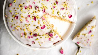 Valentijn taart: Perzische liefdestaart met rozenwater