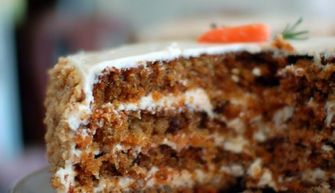 Foto van een worteltaart (carrot cake) met mascarponecrème (taartrecepten)