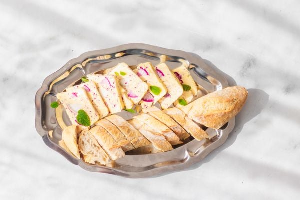 Boterterrine met radijs voor bij de borrelplank