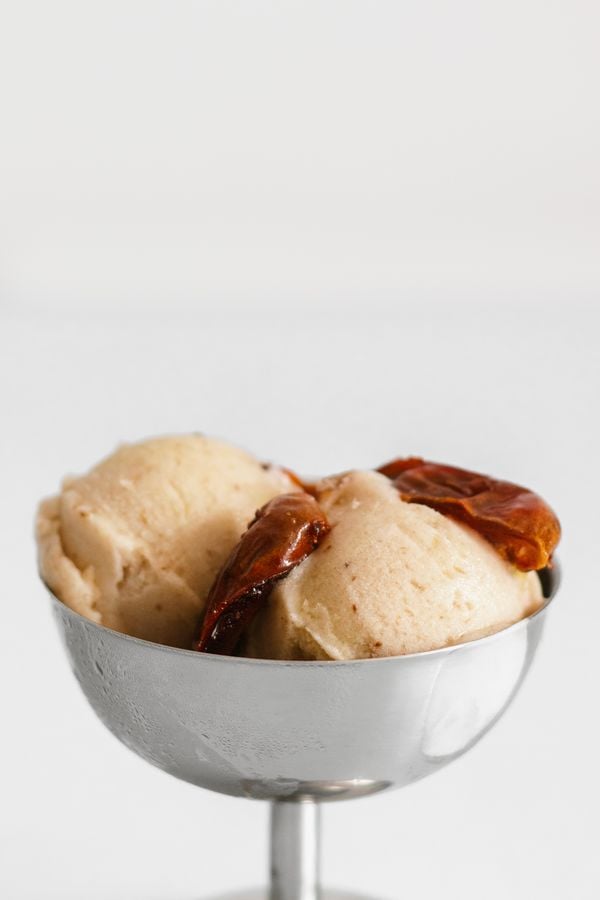 Bananenijs van overrijpe bananen met 1 ingrediënt