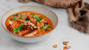 Vegetarische butter chicken | butter chicken met grillkaas | grillkaas butter chicken