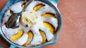 Nectarine cobbler met vanille-ijs: