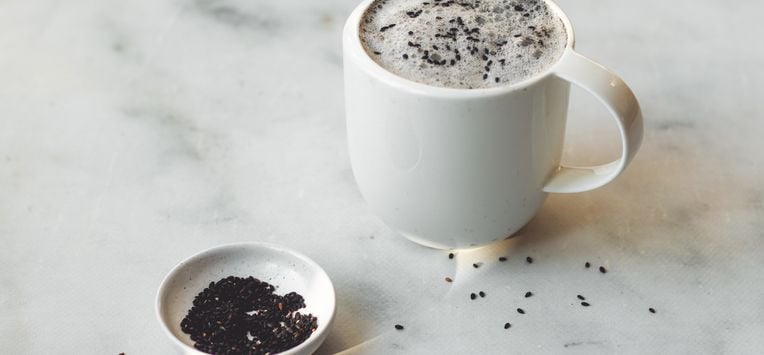 Zwarte sesam latte | black sesame latte | zwarte tahin latte | latte met zwarte tahin