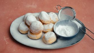 Mini-berlinerbollen met appelcompote
