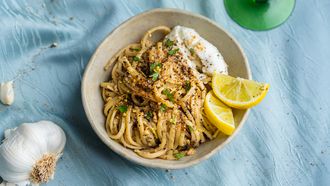 pasta met auberginesaus en walnoten