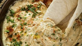 Afbeelding van zelfgemaakte hummus met mango