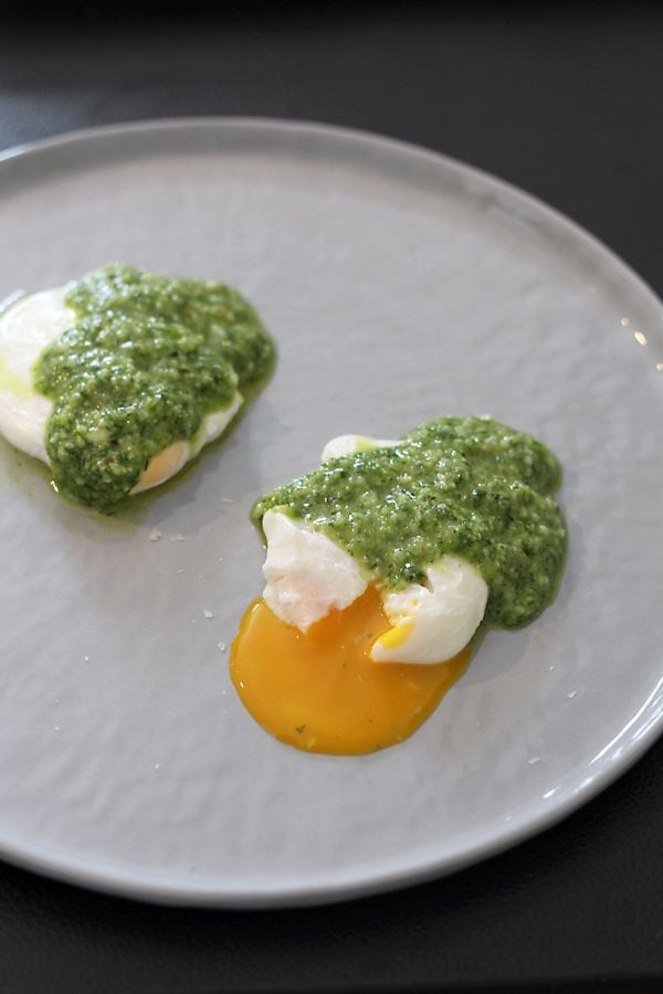 poached egg with pesto