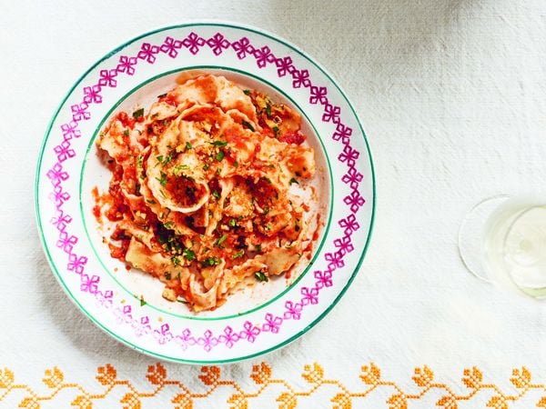 Pasta met tomatenansjovissaus van pasta grannies recepten met ansjovis, koken met ansjovis