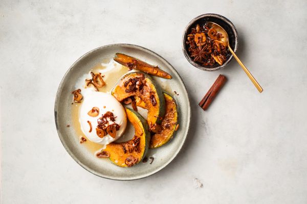 Pompoen met burrata en crispy chili-oil