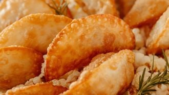 crab rangoon wonton nachos