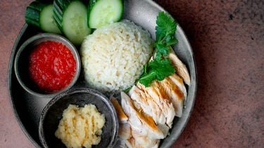Rijst met kip: Hainanese chicken rice