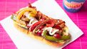 Hotdog met bacon en paprika