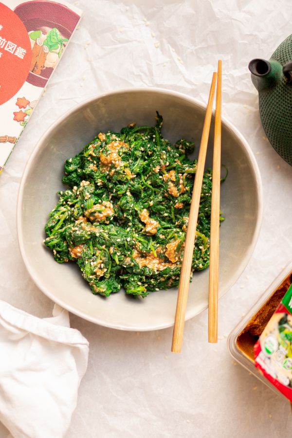 Japanese spinach with sesame sauce