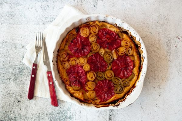 Tarte tatin met misokaramel, prei en grapefruit