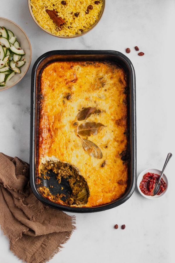 Bobotie recept met gele rijst en komkommersambal