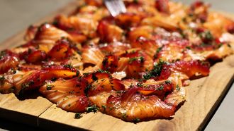 gravad lax op een plank