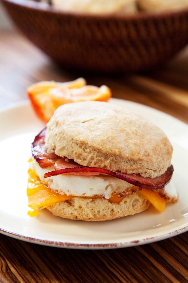 Amerikaanse biscuits met bacon