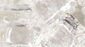 Crushed ice, grote ijsblokken, kauwbaar ijs (ja echt!): welke soort ijs gebruik je voor welk drankje?