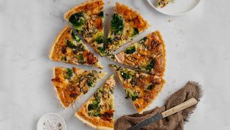 Quiche met broccoli en zalm
