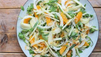 frisse venkelsalade met sinaasappel en dragon