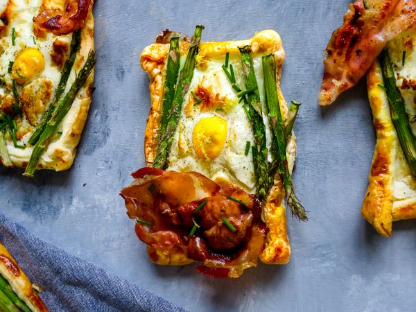 puff pastry tarts with egg and asparagus