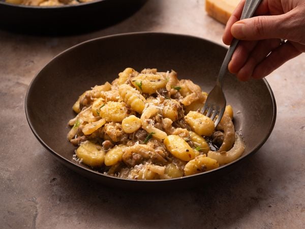 sauzige gnocchi met salsiccia en venkel