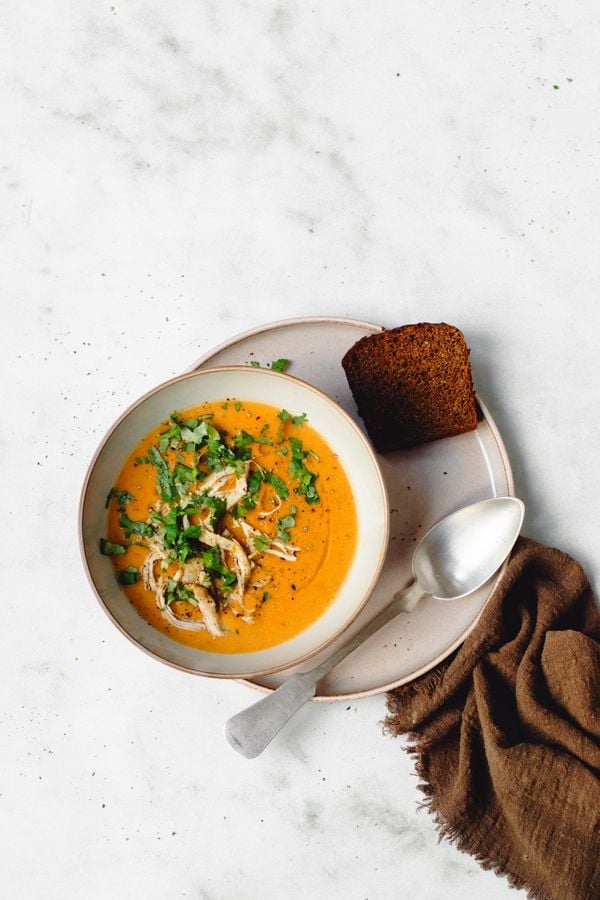 Gezonde maaltijdsoep met kip