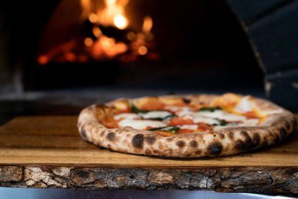 Zelfgemaakte pizza houtoven