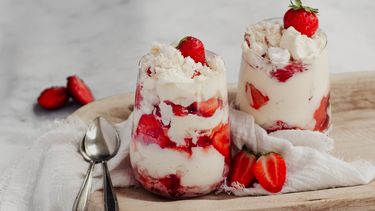 Makkelijk aardbeientoetje | eton mess met aardbei en mascarpone