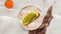 Broodje met avocado en ei | avocado toast met ei