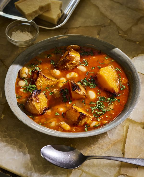 Boterbonen-pompoensoep met ‘nduja en pecorino