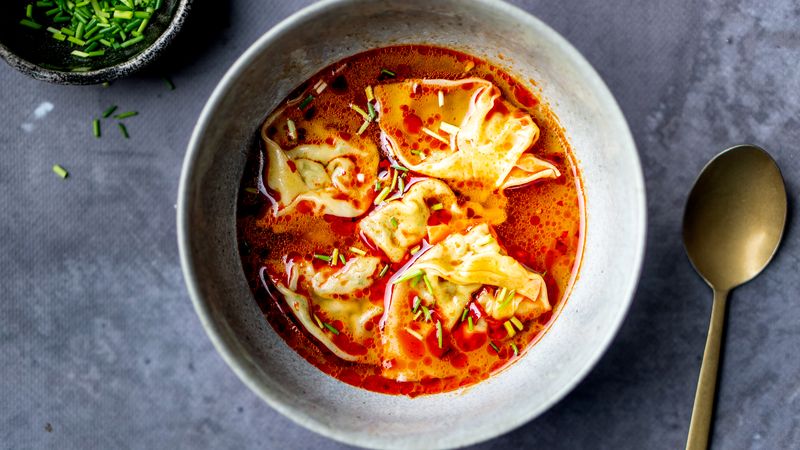 Pittige wontonsoep / wontons maken met wontonvellen