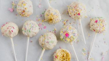 Cake pops maken / hapjes voor een kinderfeestje