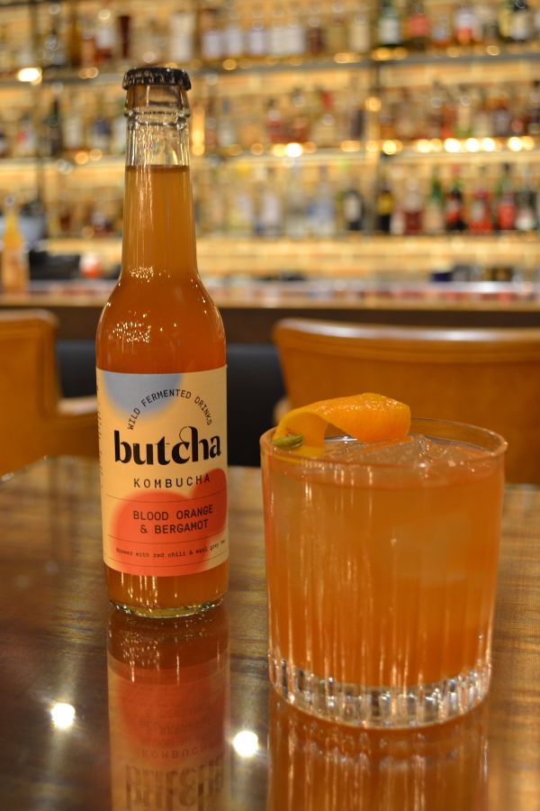 Non-alcoholic cocktail with kombucha
