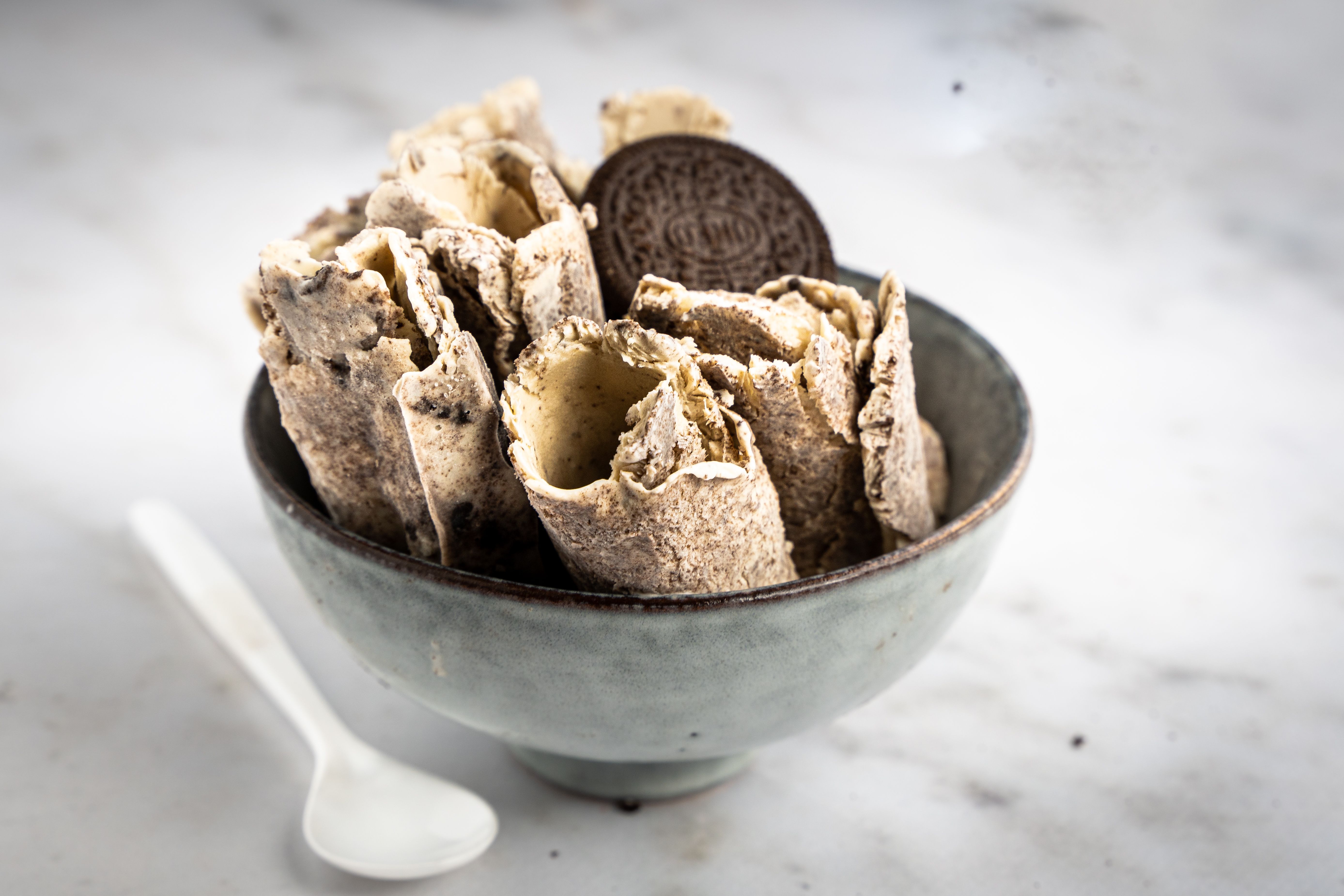 Zelf Ice Cream Rolls maken met deze gadget