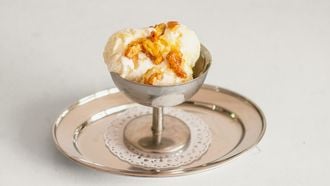 Yoghurtijs maken zonder ijsmachine / Grieks yoghurtijs met walnoten en honing