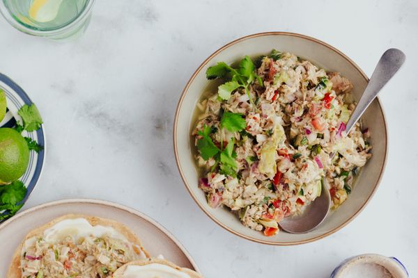 Low-budget aguachile met tonijn uit blik / ceviche