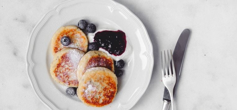 Syrniki | cottage cheese pancakes | cottage cheese pannenkoeken